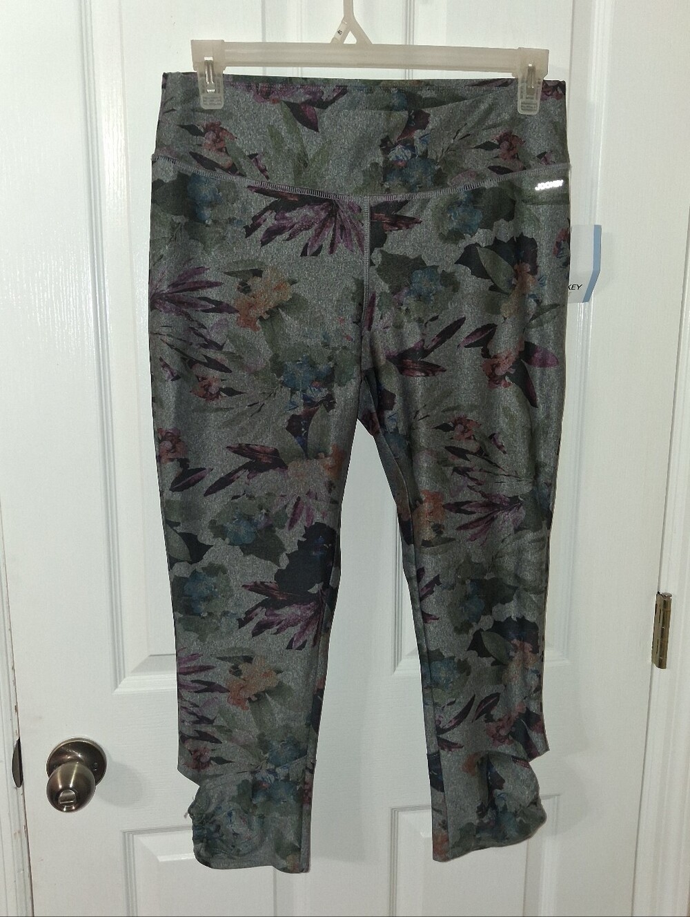 NWT JOCKEY SPORT GRAY W/ FLORAL PRINT LEGGINGS SZ XL